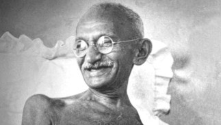 Gandhi (1869-1948) : Le mahatma dans l'ombre et la lumière - COMPLET
